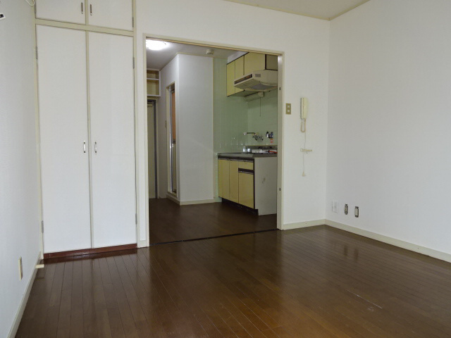 白国弘友ハイツの寝室