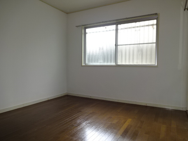 白国弘友ハイツの洋室