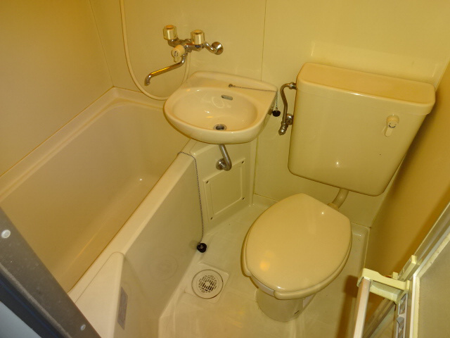 白国弘友ハイツの浴室