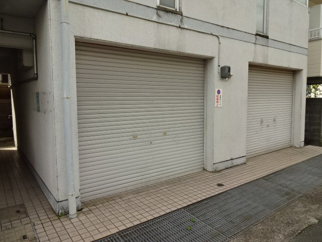 白国弘友ハイツの駐車場