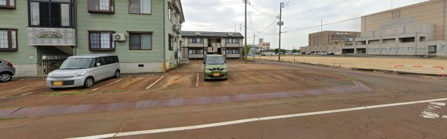 セルフマヨネーズ　駐車場の外観
