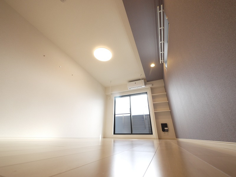 ＲＥＬＡ　ＦＯＲＴの内装|内装は落ち着いています