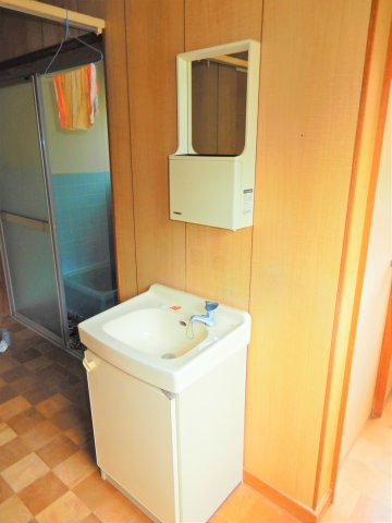 京第三ハウスの独立洗面台