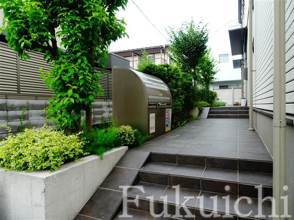 ヴィオーラ学芸大のエントランス