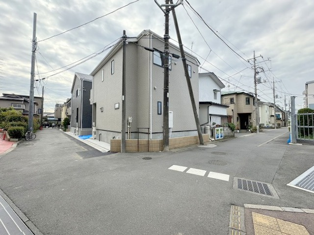 三郷市谷口　新築戸建　全1棟の前面道路含む現地写真|前面道路含む現地写真になります。