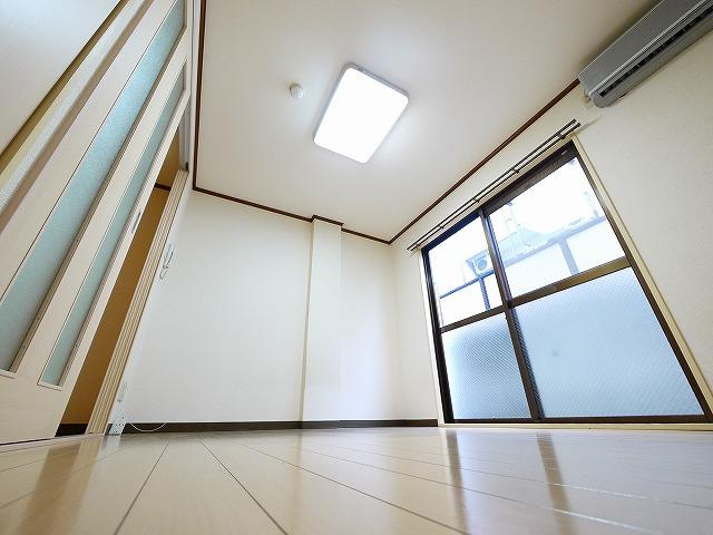 谷垣マンションの内装|ゆったり過ごせる居間