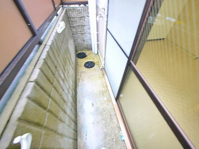 谷垣マンションのバルコニー|外からの目が気にならないバルコニーで洗濯物が干せます