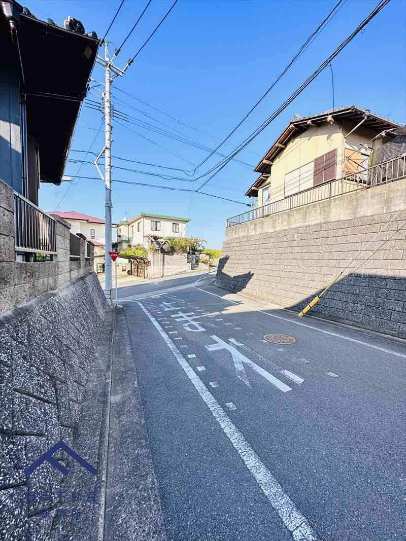 宗像市大井台　戸建ての前面道路含む現地写真