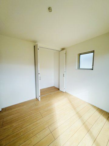 呉市焼山東3丁目　新築一戸建ての洋室|明るい洋室です