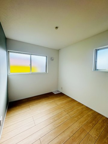 呉市焼山東3丁目　新築一戸建ての洋室|明るい洋室です