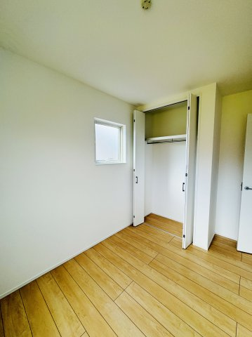 呉市焼山東3丁目　新築一戸建ての洋室|明るい洋室です