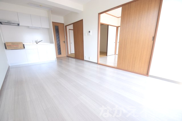 【居間・リビング】 | こちらの居間で趣味の時間をお楽しみください