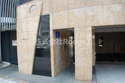 【エントランス】 | SERENiTE-04 | 落ち着いたエントランスです