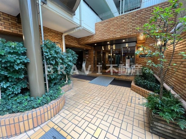 ニューライフ谷町　BRAVI不動産のエントランス|【ニューライフ谷町】落ち着いたエントランスです