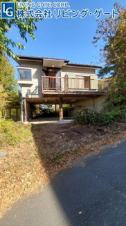 【外観】 | とても静かな住環境　ご近所さんは別荘として利用の方や毎日の生活拠点としてお住まいの方がいらっしゃいます。