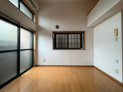 【洋室】 | エスポワール箱崎 | 別号室の写真になります。現況優先。