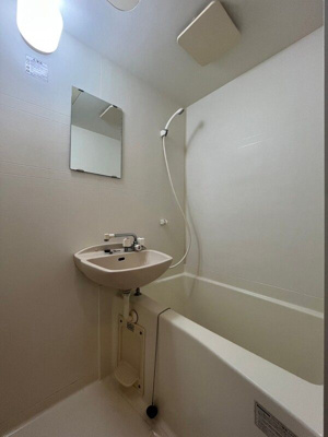 【洗面所】 | エスポワール箱崎 | 別号室の写真になります。現況優先。