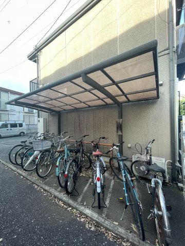 ハピネスⅠの駐車場