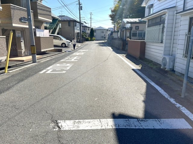 北夕顔瀬町戸建の前面道路含む現地写真|東側の前面道路は、７ｍの幅員です。    