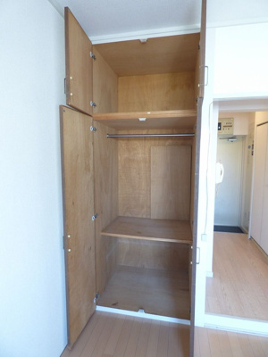 【収納】 | ルエメゾンロワールユニバーシティ | 別号室の写真になります。現況優先。