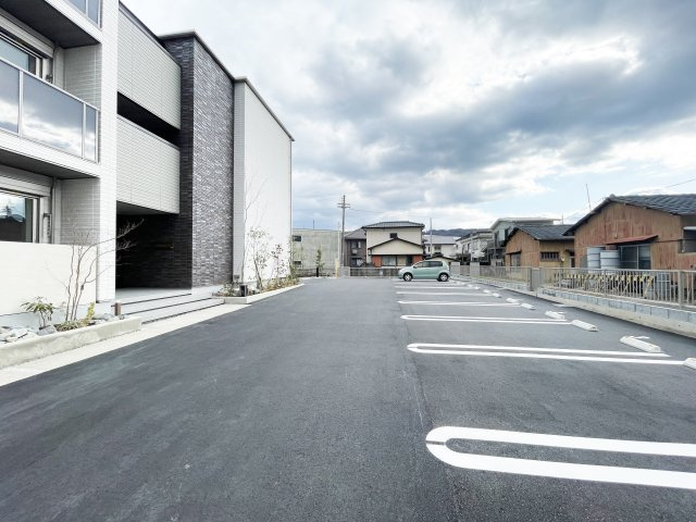 アミコートの駐車場