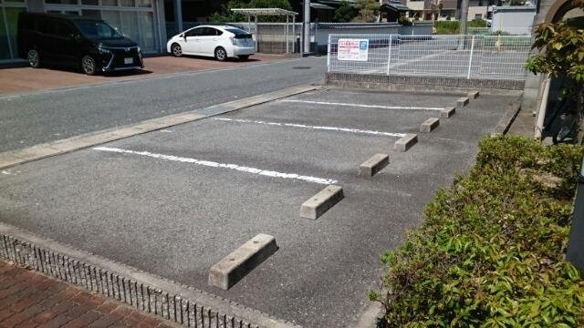 カーペンターＩの駐車場