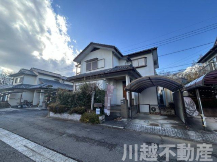 東松山市旗立台　中古戸建の前面道路含む現地写真|納戸付きで楽々収納！