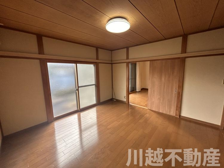 東松山市旗立台　中古戸建の洋室|８帖の広々洋室♪