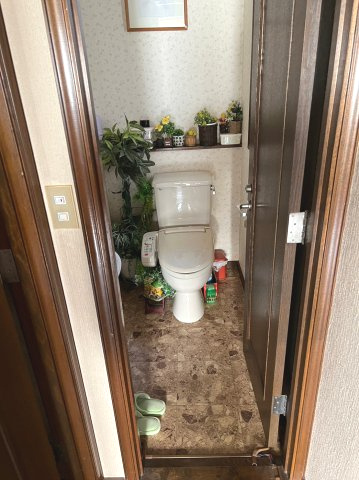 あきる野市下代継　中古戸建　敷地広々185坪のトイレ|トイレは2Fにもございます。