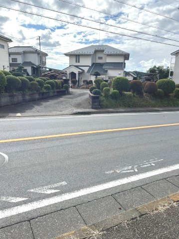あきる野市下代継　中古戸建　敷地広々185坪の前面道路含む現地写真|接道幅員10ｍ超・間口25ｍ超