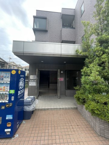フリーディオ倉治のエントランス