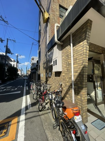 ベル平代の駐車場