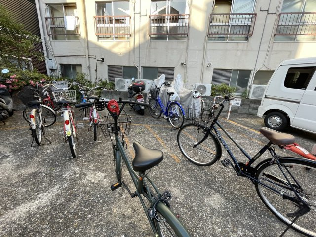 ペントハウス馬場町の駐車場