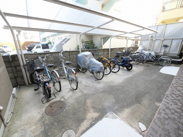 千里丘センターハイツ　　の駐車場
