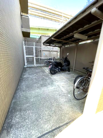 フレグランス守口の駐車場