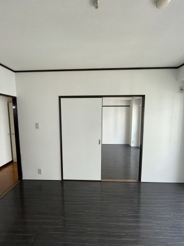 ヒカリハイツの居間・リビング