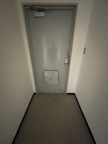 門真元町マンションの玄関