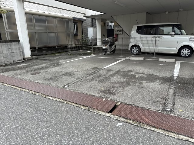 ピュアコート西夢前台の駐車場