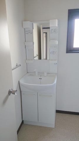 ラ・メゾン泰の独立洗面台|独立洗面台、小物を置くことができて便利です