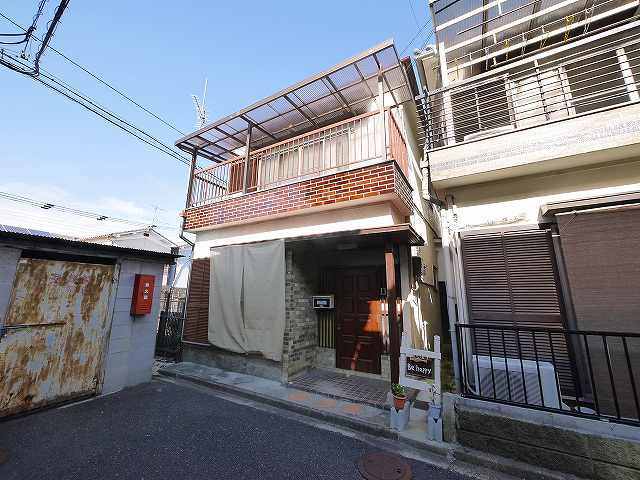 奈良市三条大宮町テラスハウスの外観|キレイな外観です。