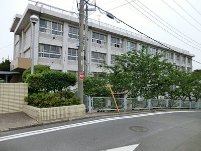 横須賀市立長井中学校まで700ｍ