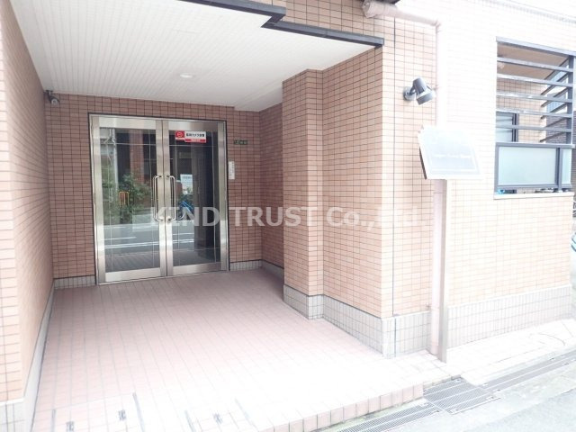 コンフォートテラステンマのエントランス|毎日通るエントランスはこのようになっています