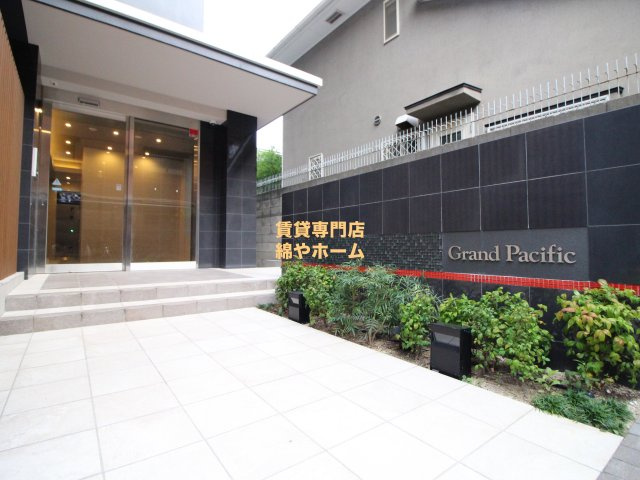 大阪市西成区松３丁目の賃貸マンションのエントランス