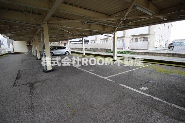 コーポ７７の駐車場