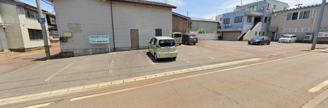 見附市本町１丁目の駐車場の外観