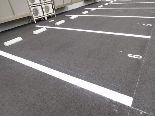 エトランス小松町Aの駐車場