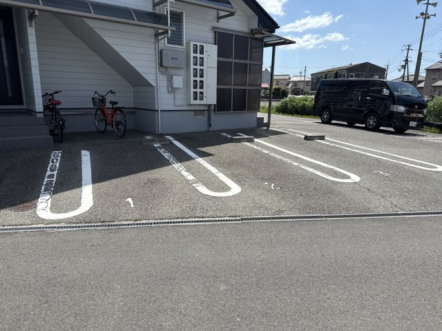 クリエイト興浜の駐車場