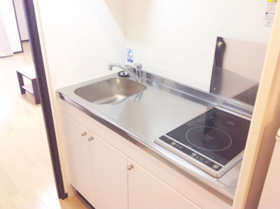 【キッチン】 | レオネクストＳＡＴＵＫＩ | ＩＨコンロなので２人暮らしでも料理がしやすい