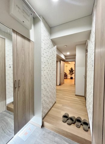 ３沿線利用可能◎フルリフォーム済み美室◎広い専用庭付き◎富小路アーバンライフのエントランス|玄関