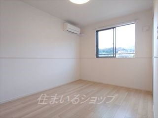 広島市安佐北区三入６丁目のアパートの寝室|寝室にもエアコンあり